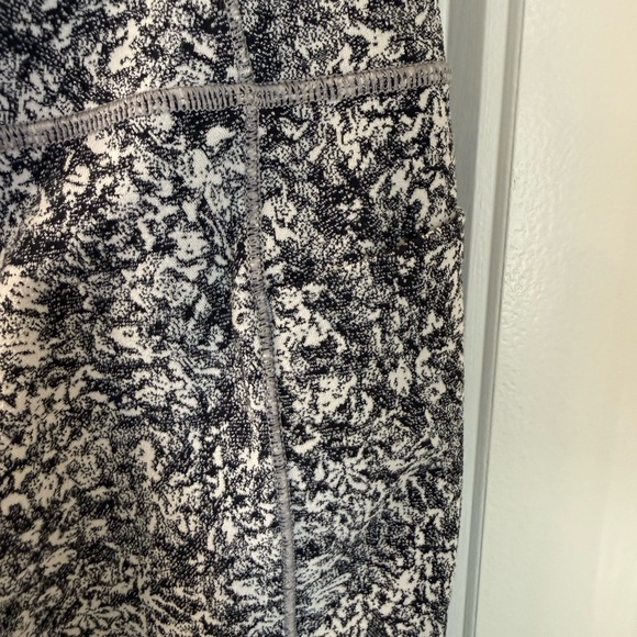 Athleta Salutation Stash Tight - Picture 3 of 4